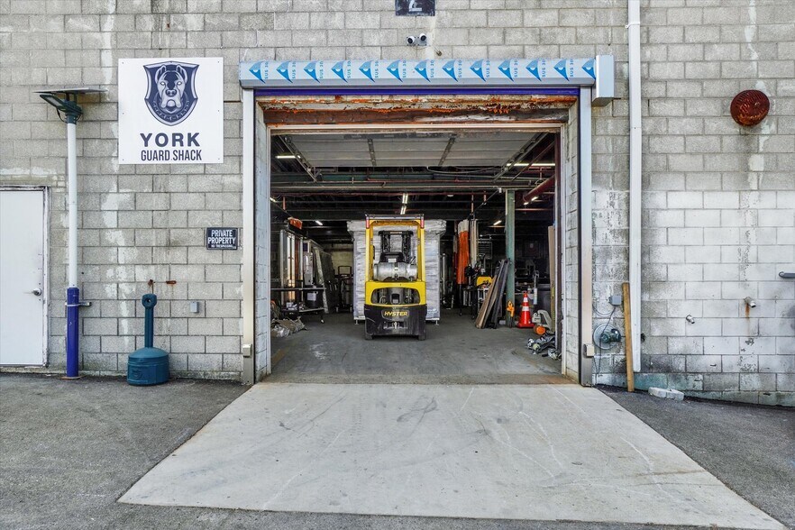 More Photos Of 25 Grand Ave, Red Lion Warehouse For Lease