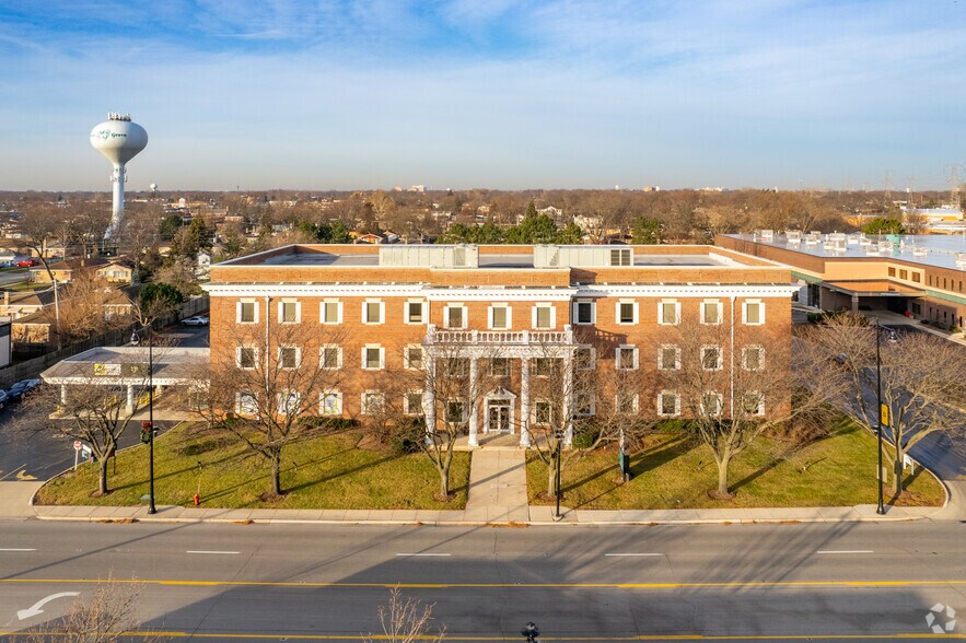 More Photos Of 8930 Waukegan Rd, Morton Grove Office For Lease