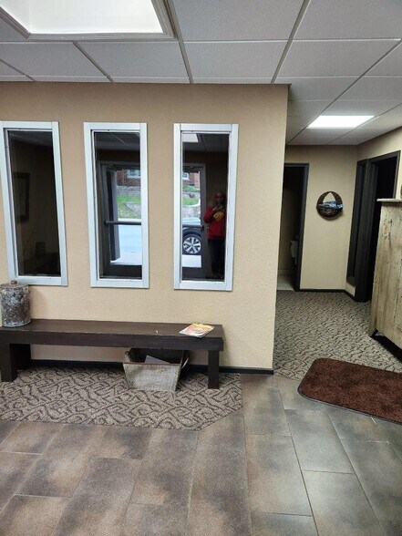 More Photos Of 1711 Westport Rd, Kansas City Office For Sale