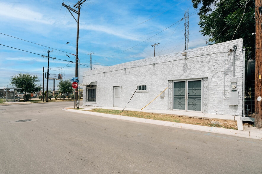 More Photos Of 1020 Roosevelt Ave, San Antonio Freestanding For Sale