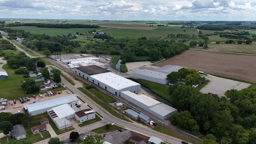 More Photos Of 680 E John St, Markesan Warehouse For Lease