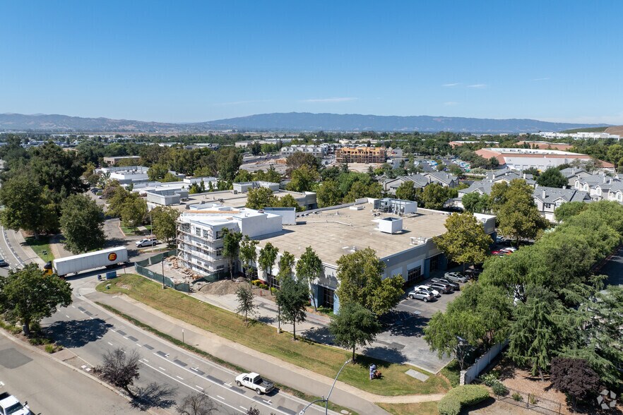 More Photos Of 2950-2952 Collier Canyon Rd, Livermore Research And Development For Lease