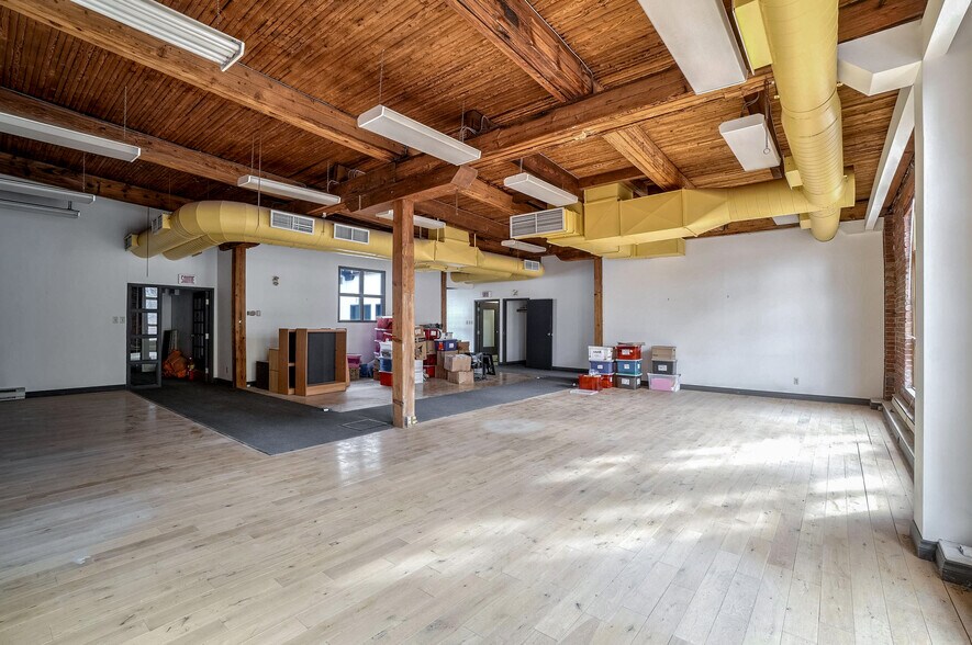 More Photos Of 1453-1455 Rue Saint-Timothée, Montréal Office For Sale