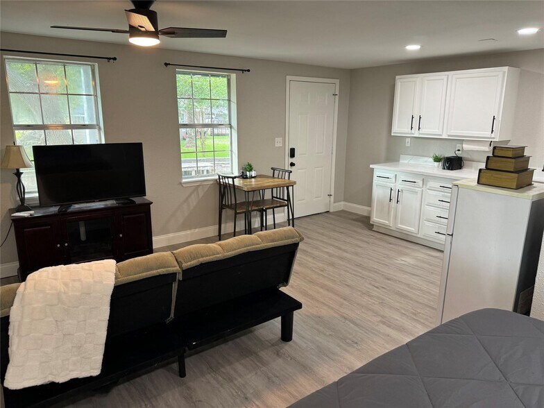 More Photos Of 5202 County Road 469, Brazoria Apartments For Sale