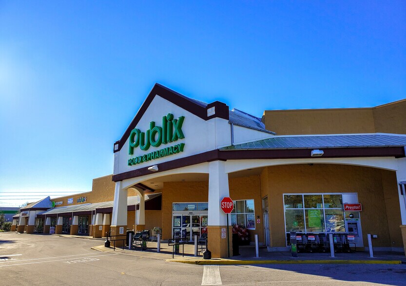 Primary Photo Of 7578 SE Maricamp Rd, Ocala General Retail For Lease