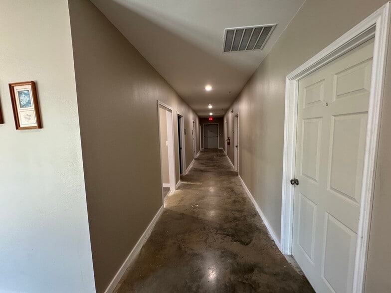 More Photos Of 2130 Country Club Rd, Palestine Golf Course Driving Range For Sale
