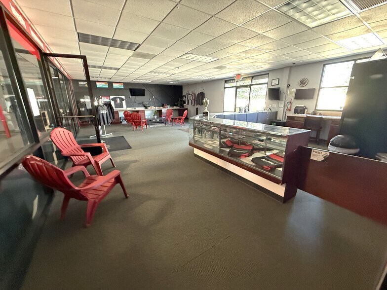 More Photos Of 906 Tommydon Dr, Stockton Warehouse For Lease