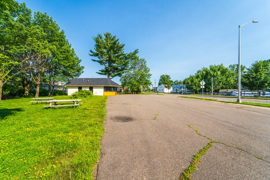 More Photos Of 1707 Merrill Ave, Wausau Freestanding For Sale