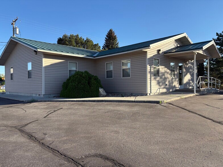 More Photos Of 1380 E Aultman St, Ely Office For Sale