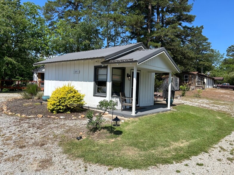 More Photos Of 10897 AR-5, Salesville Hotel For Sale