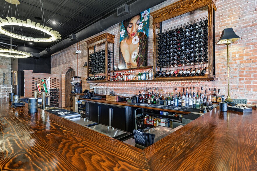 More Photos Of 38 N Chadbourne St, San Angelo Bar For Sale