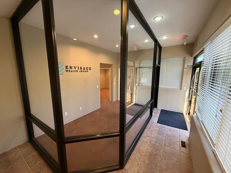 More Photos Of 1029 Monarch St, Lexington Office For Lease