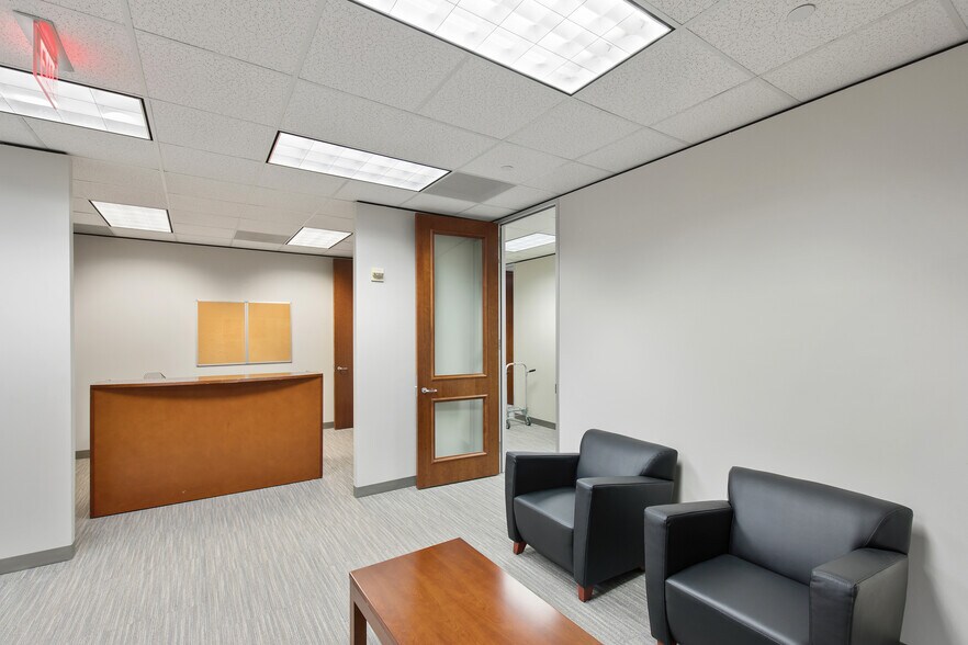 More Photos Of 840 Gessner Rd, Houston Office For Lease