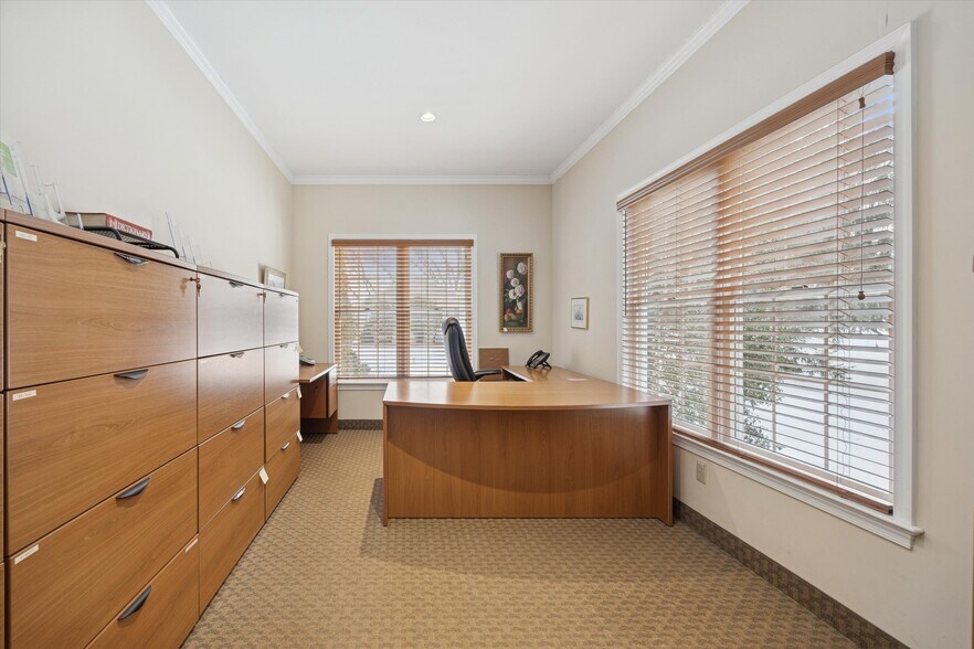 More Photos Of 326 Main St, Harleysville Office For Sale