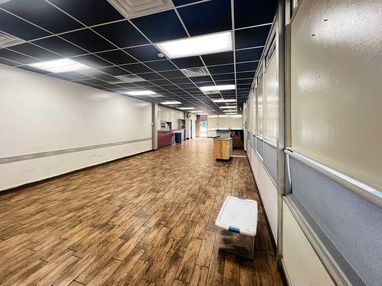 More Photos Of 2701 Lurleen B Wallace Blvd, Northport Restaurant For Lease