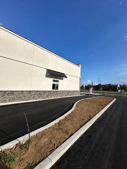 More Photos Of 511 E Brannon Rd, Nicholasville Restaurant For Lease