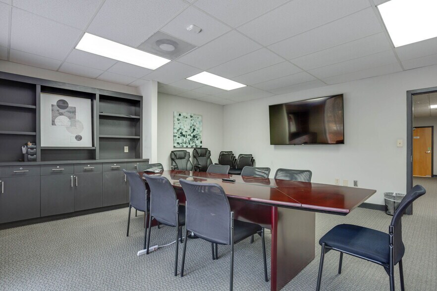 More Photos Of 3610 Bush St, Raleigh Medical For Lease