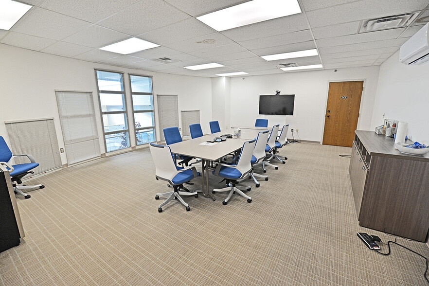 More Photos Of 120 W 7th St, Bloomington Office For Lease