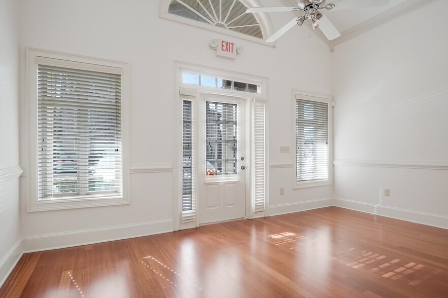 More Photos Of 4720 Peachtree Industrial Blvd, Berkeley Lake Office For Lease