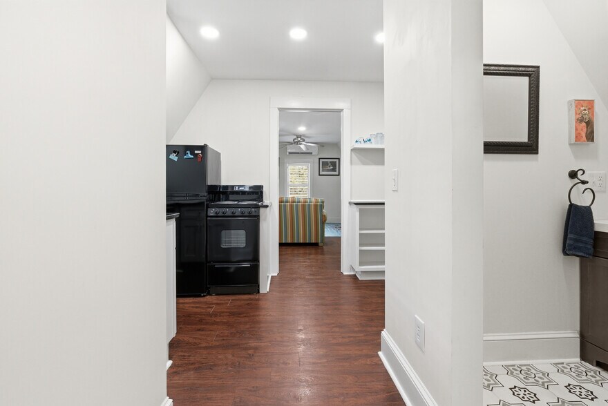 More Photos Of 119 N Davis St, Southport Hospitality For Sale