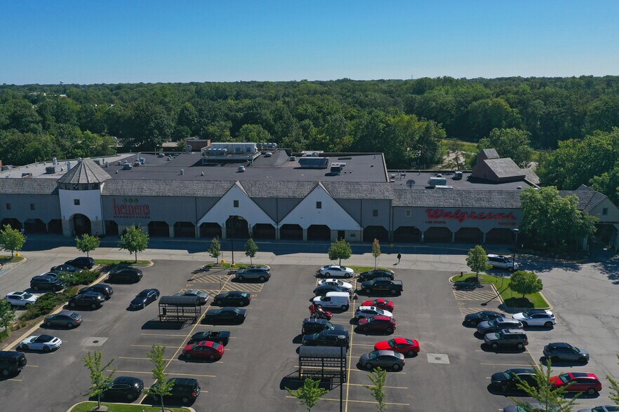More Photos Of 2501-2585 Waukegan Rd, Bannockburn Unknown For Lease
