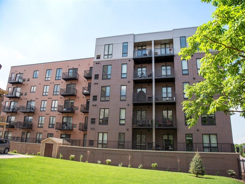 More Photos Of 10 2nd St SE, Minneapolis Apartments For Lease