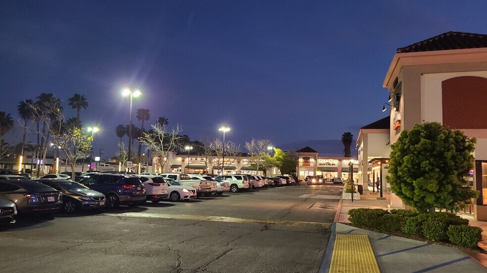 More Photos Of 17901 Pioneer Blvd, Artesia Restaurant For Lease