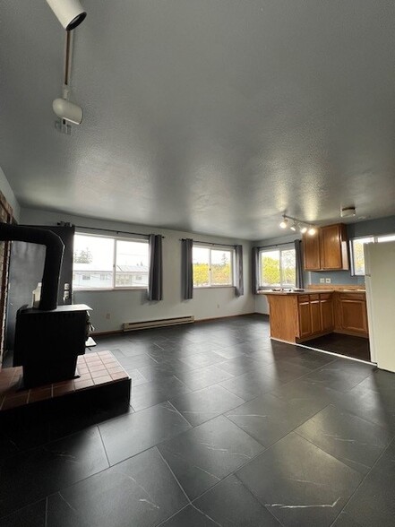 More Photos Of 2731 Meridian St, Bellingham General Retail For Sale