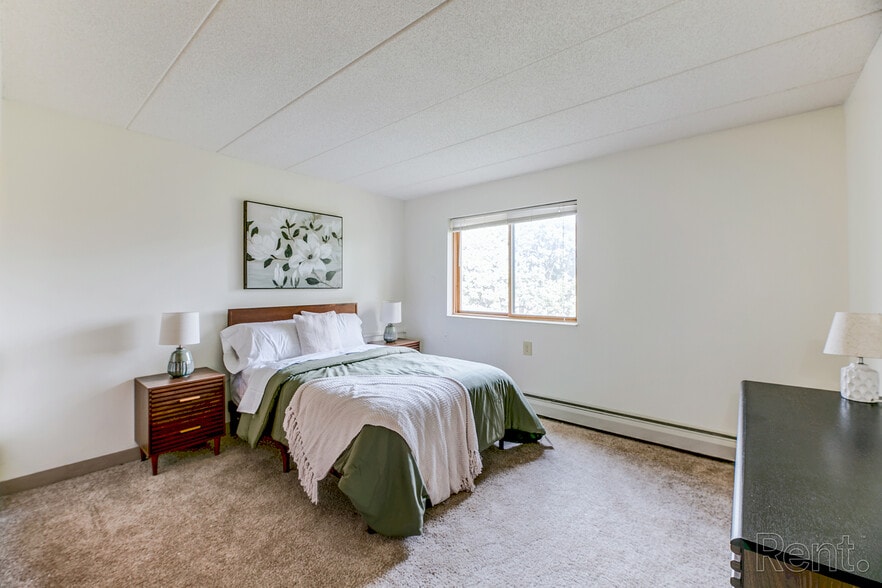 More Photos Of 985 Ivy Ave E, Saint Paul Apartments For Sale