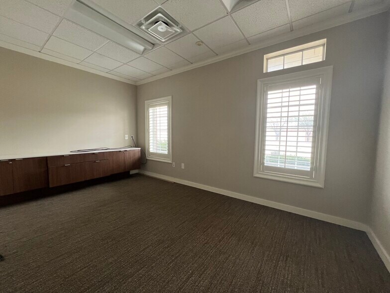 More Photos Of 7520 N MacArthur Blvd, Irving Medical For Sale