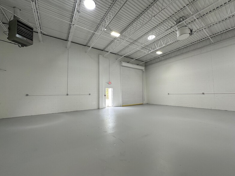 More Photos Of 1107 Station Rd, Bellport Village Warehouse For Lease
