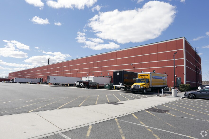 More Photos Of 1 County Rd, Secaucus Distribution For Lease