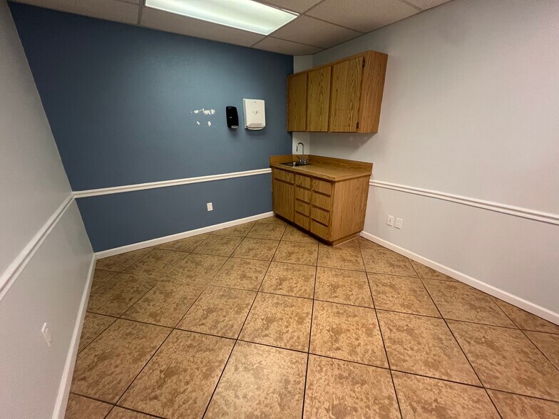 More Photos Of 500 Vonderburg Dr, Brandon Medical For Lease