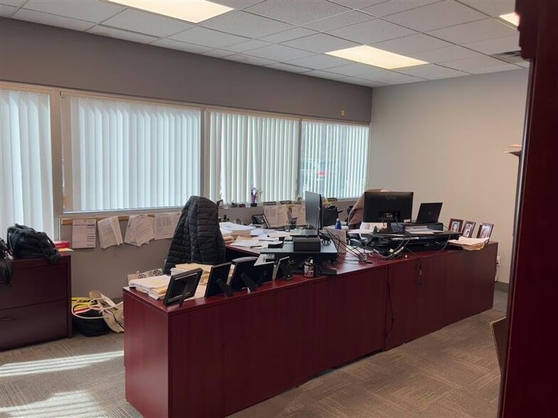 More Photos Of 300 Corporate Plz, Islandia Office For Lease