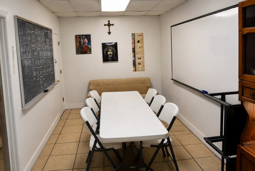 More Photos Of 3515 Summer Ave, Memphis Office For Sale