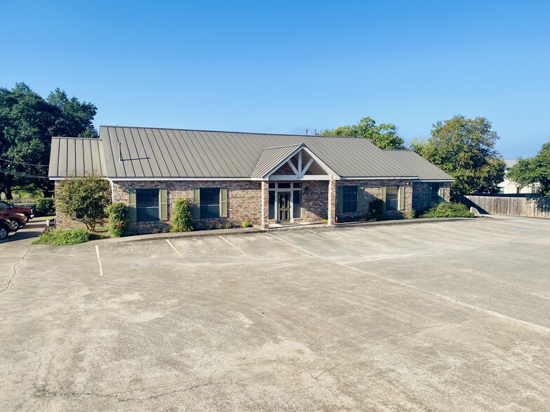 Primary Photo Of 901 Loop 337, New Braunfels Healthcare For Lease