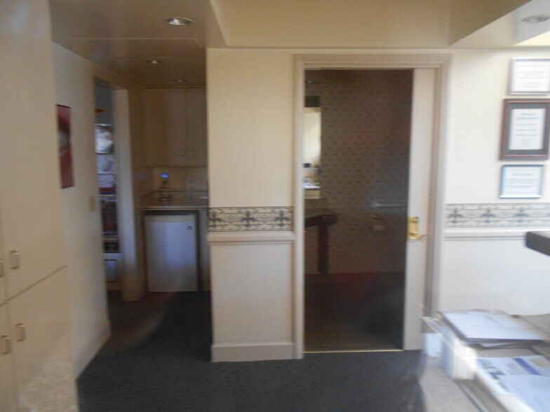 More Photos Of 5942 West Mall, Atascadero Office For Sale