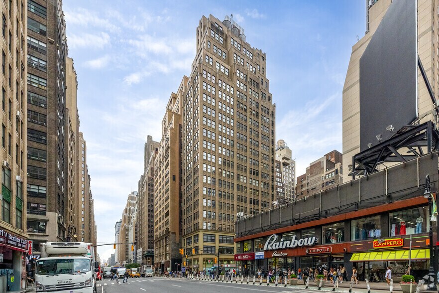 More Photos Of 589 Eighth Ave, New York Loft Creative Space For Lease