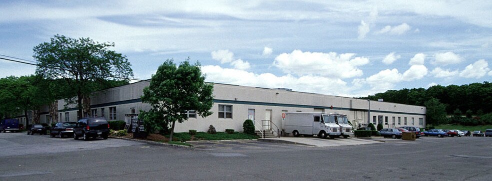 More Photos Of 1 Fairchild Ct, Plainview Light Distribution For Lease