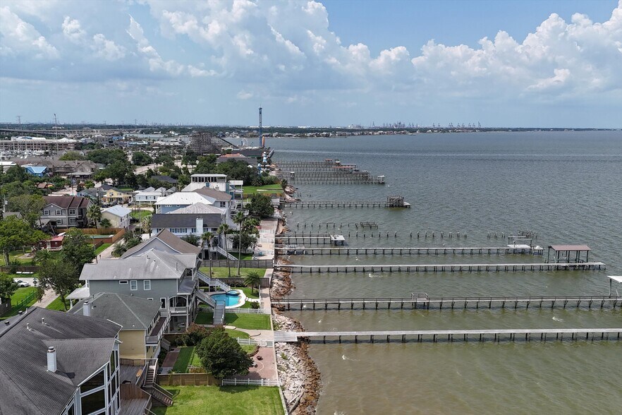 More Photos Of 804 Bay Ave, Kemah Specialty For Sale