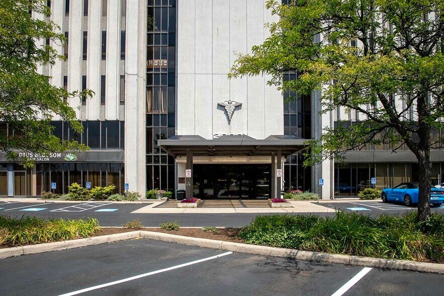 More Photos Of 29001 Cedar Rd, Lyndhurst Medical For Lease