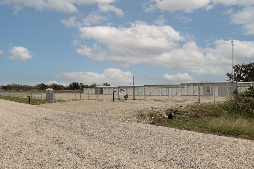 More Photos Of 3707 Matt Wright Rd, Navasota Self Storage For Sale