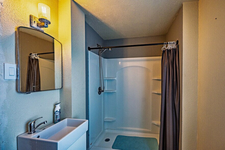 More Photos Of 100 E 28th St, Cheyenne Apartments For Sale