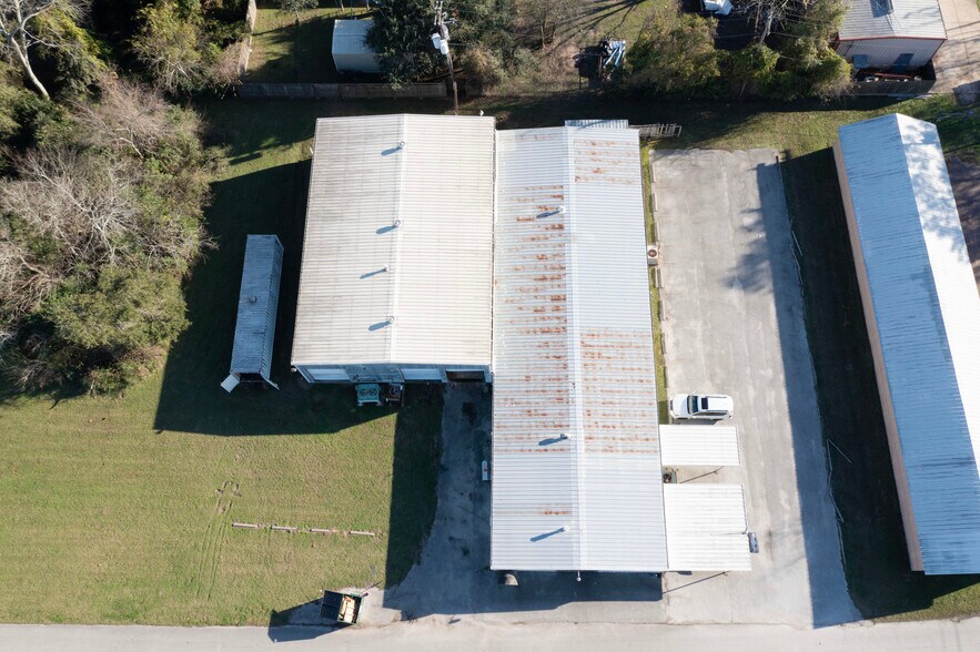 More Photos Of 211 Carrell St, Tomball Industrial For Lease