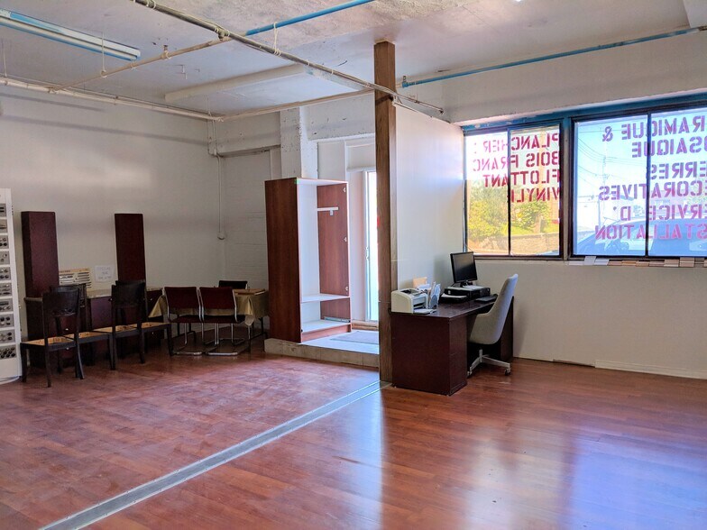 More Photos Of 7314 Av René-Descartes, Montréal Industrial For Sale