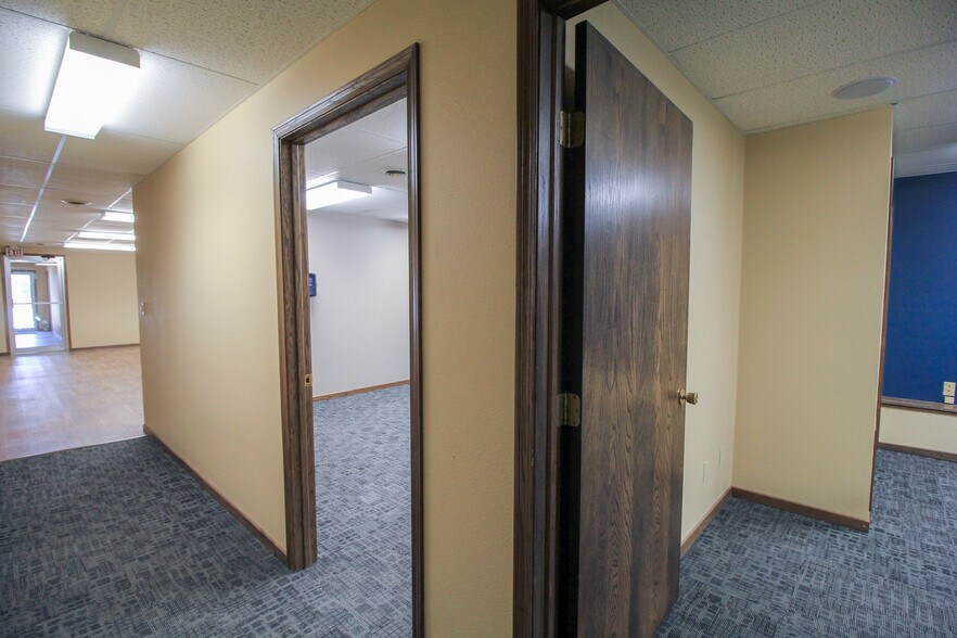 More Photos Of 320 N Main St, Pocahontas Medical For Sale