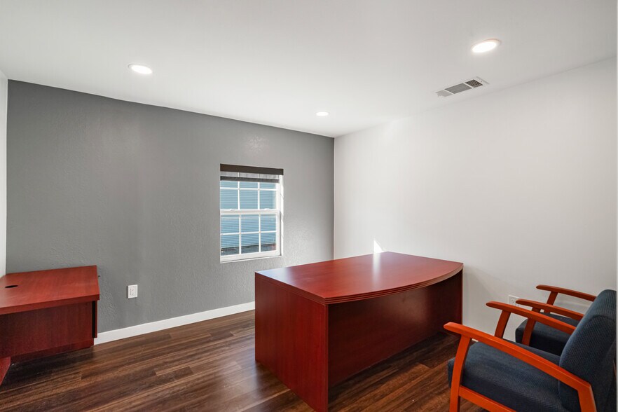 More Photos Of 19510-19514 Turtle Creek Ln, Magnolia Warehouse For Sale