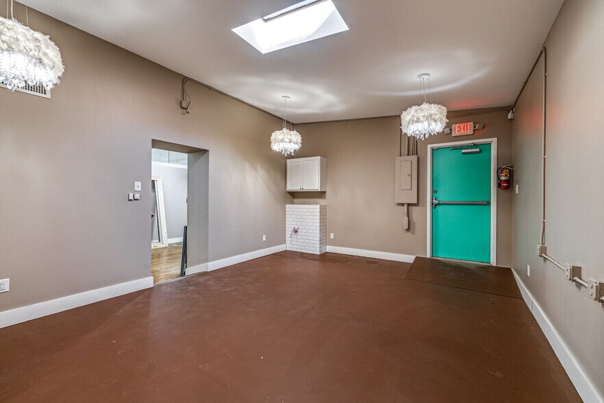 More Photos Of 318 N Chadbourne St, San Angelo Storefront For Sale