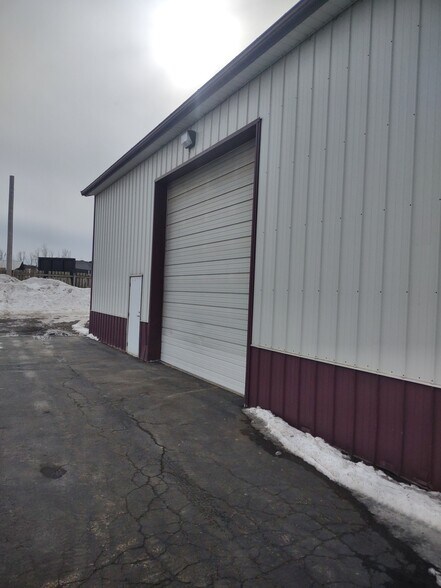 More Photos Of 200 Lake Ave, Hamburg Light Distribution For Sale