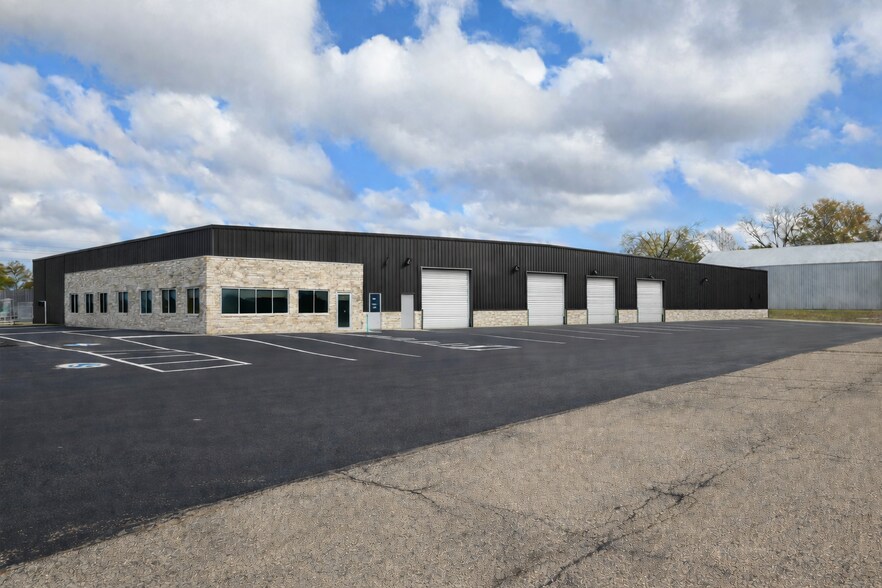 Primary Photo Of 14836 W Ridge Ln, Dubuque Warehouse For Lease